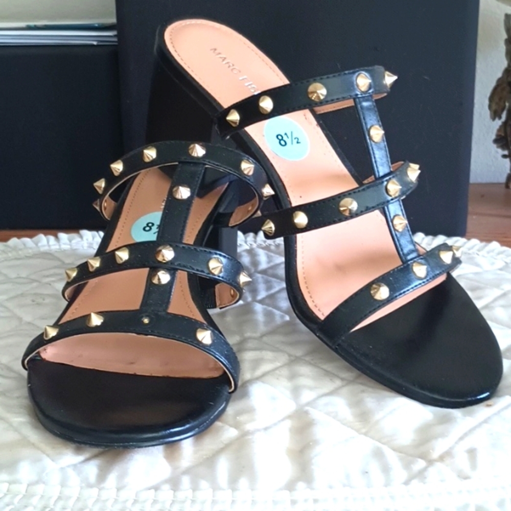 Sandals with heels